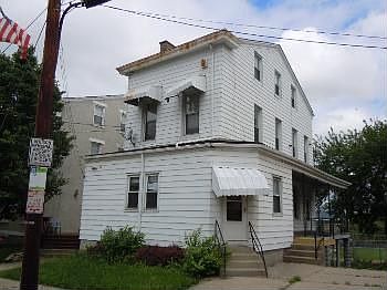 1st image of 302 E Ross Ave