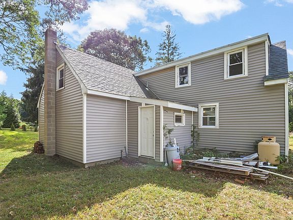 3rd image of 200 Great Neck Rd