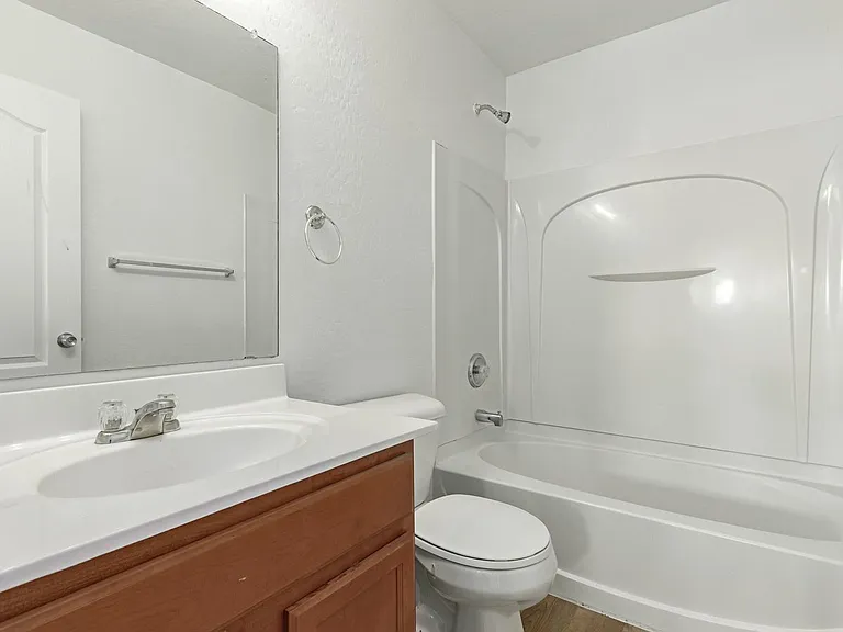 7007 W Mercer Ln — Photo 16
