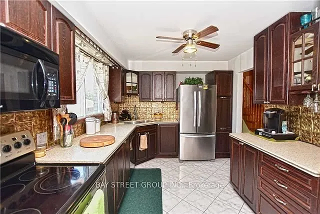 37 Caledon Ct — Photo 10