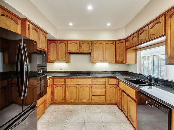 4th image of 1623 E Cactus Wren Dr