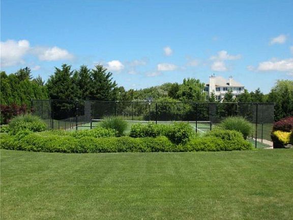 5th image of 12 Stacy Dr