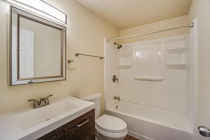 932 Simons St #932 — Photo 12