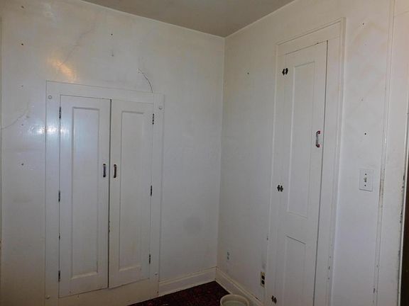 5th image of 614 Columbian Ave