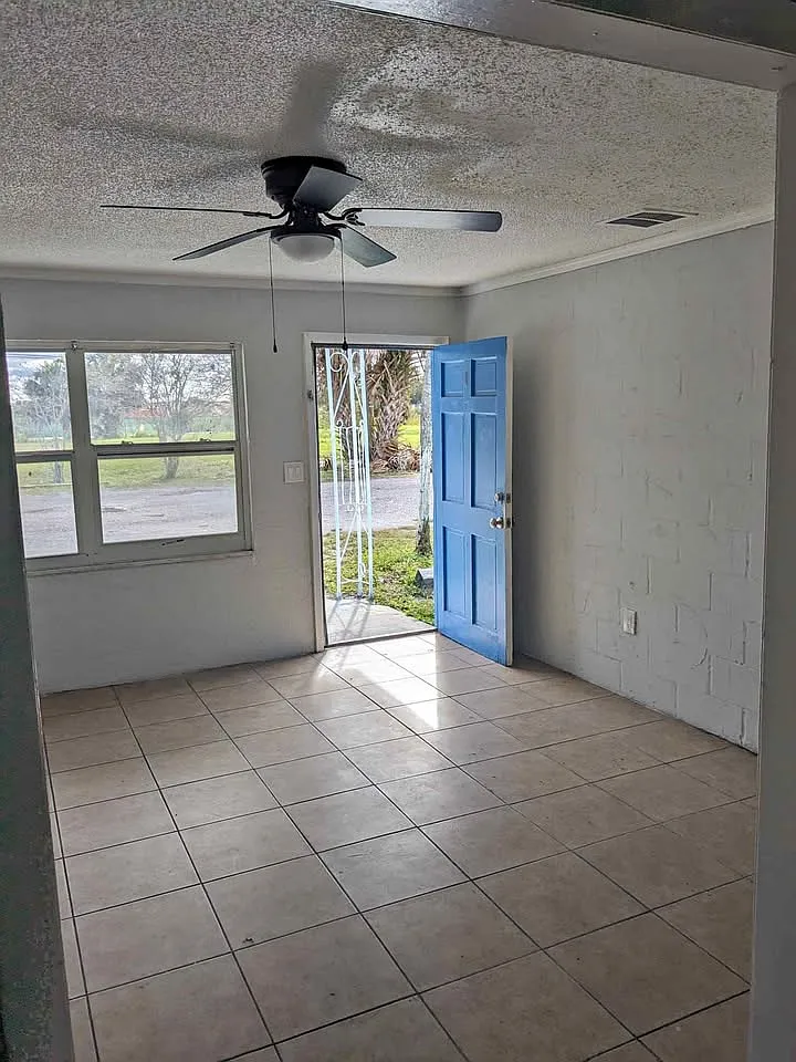 2 bed, 800 sqft, $1,400 — Photo 1