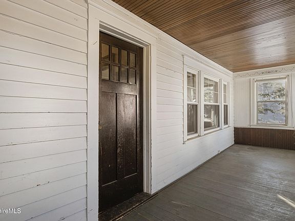 5th image of 18 Meadow Ln