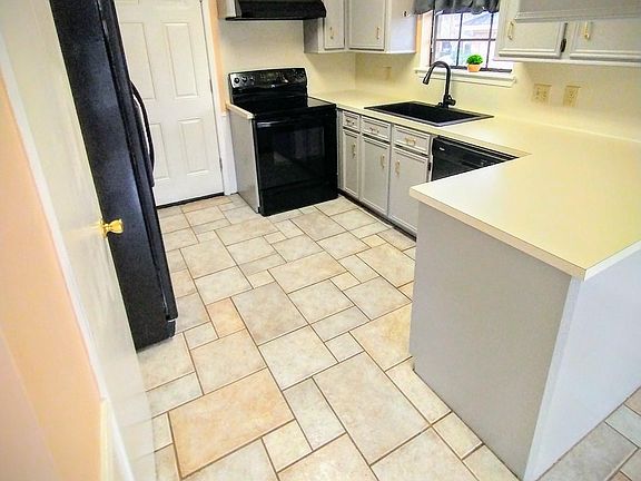 4th image of 4811 Woodcreek Dr