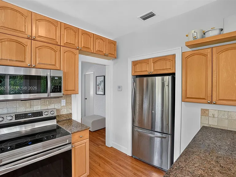 1212 Medina Ave — Photo 20