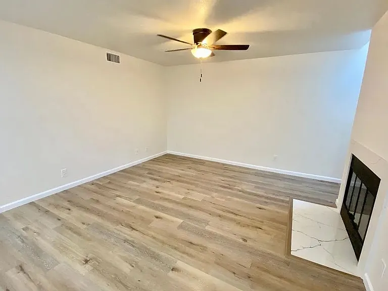 6033 Estelle St #10 — Photo 12