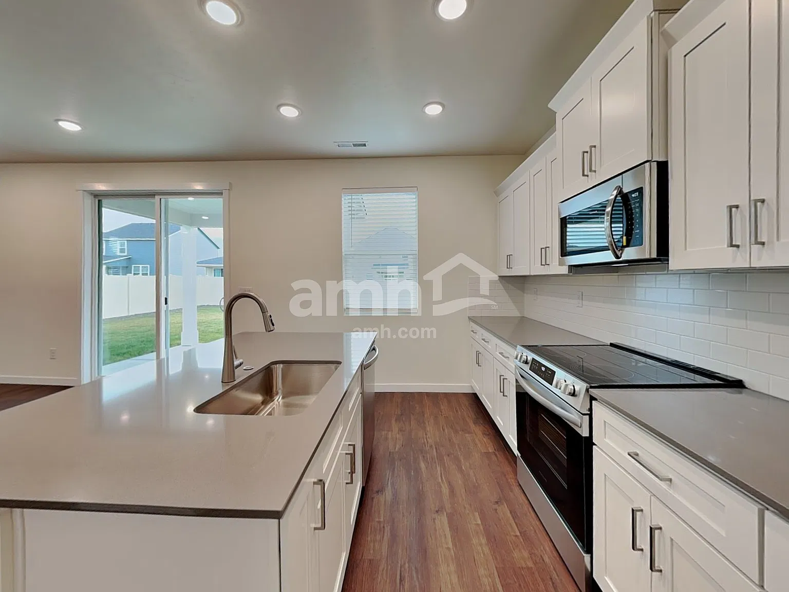 4 bed, 2.5 bath, 1835 sqft, $2,480 — Photo 4
