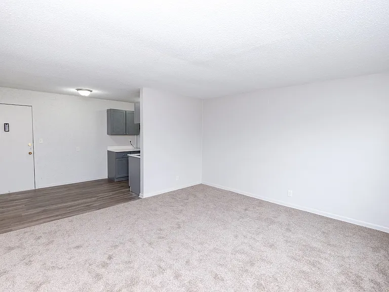 Pillsbury Apartments — Photo 21