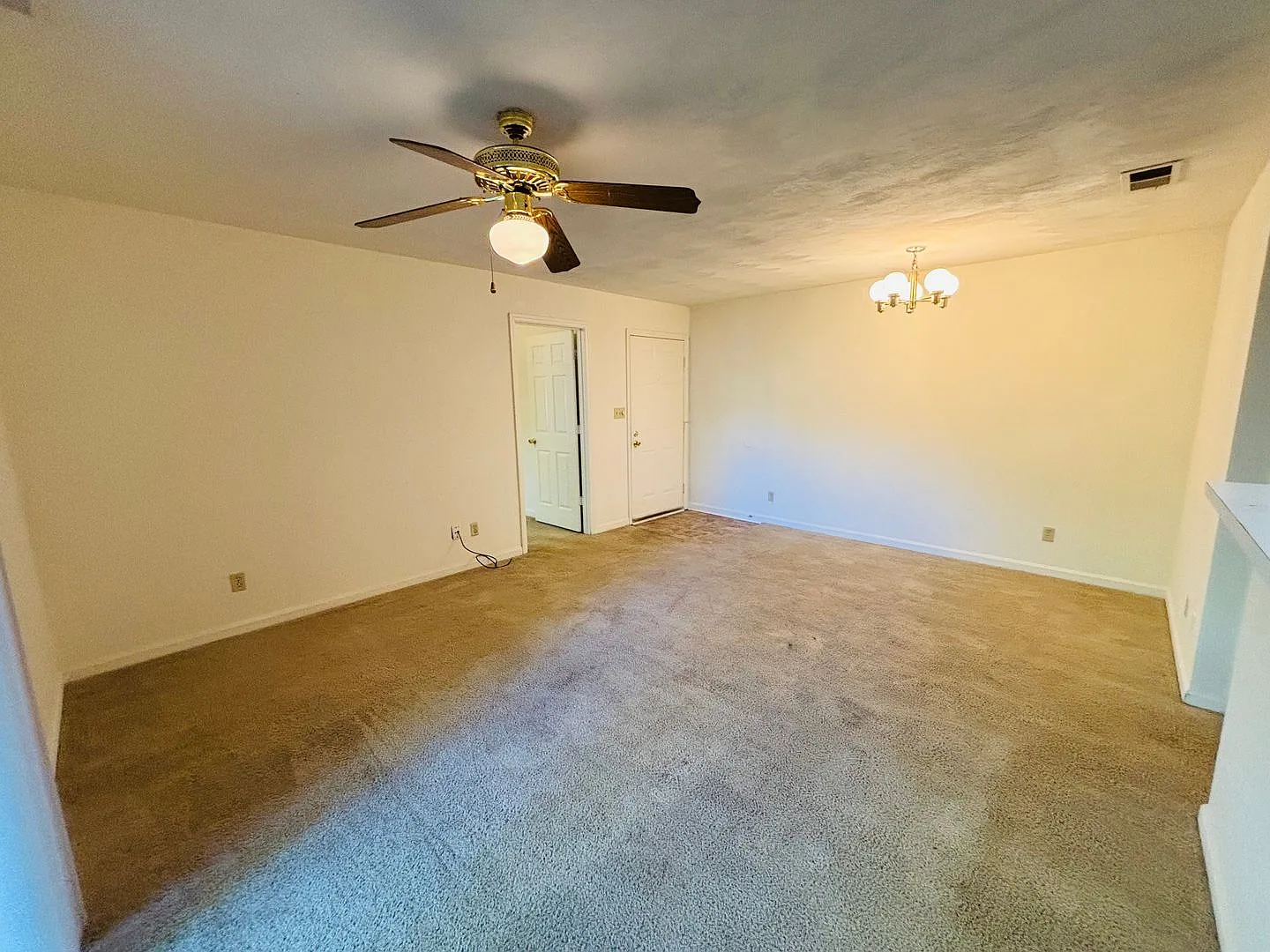 4 Bedroom 2 Bath Condo — Photo 4