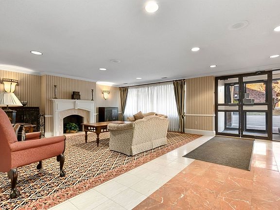 4th image of 1008 Paradise Rd APT 1M