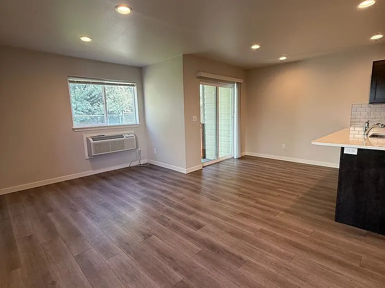 47 Samantha Ct — Photo 5