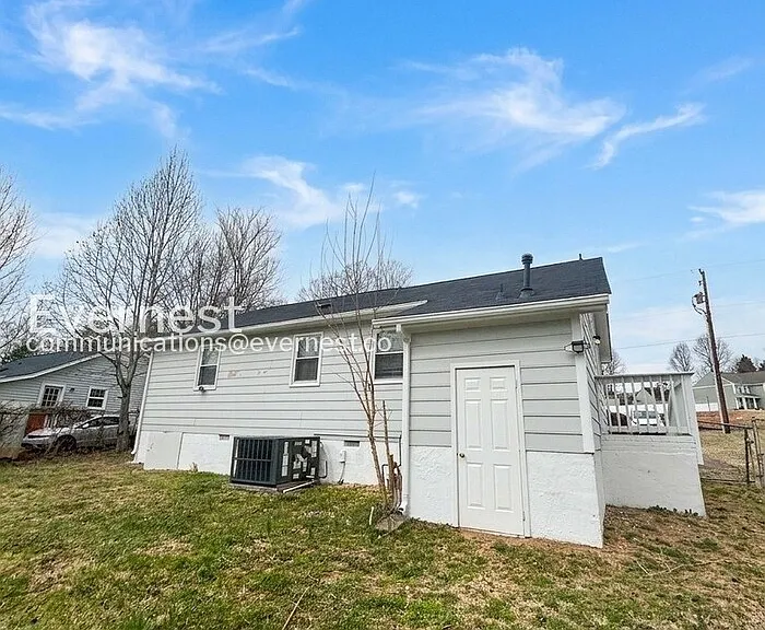1676 Guilford Dr — Photo 15