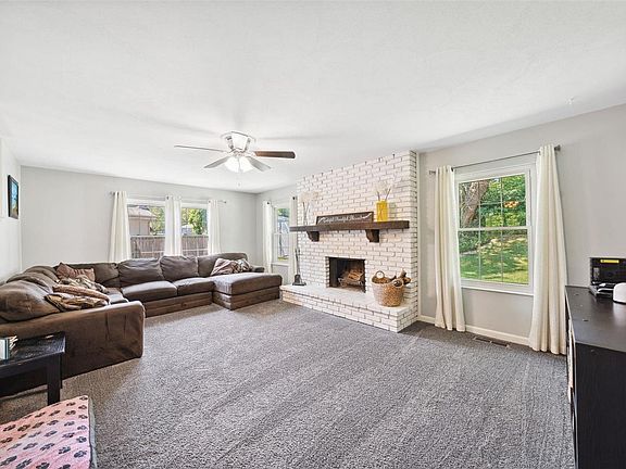 4th image of 608 Twig Ln