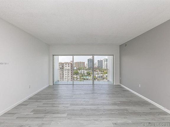 5th image of 500 Bayview Dr APT 1523