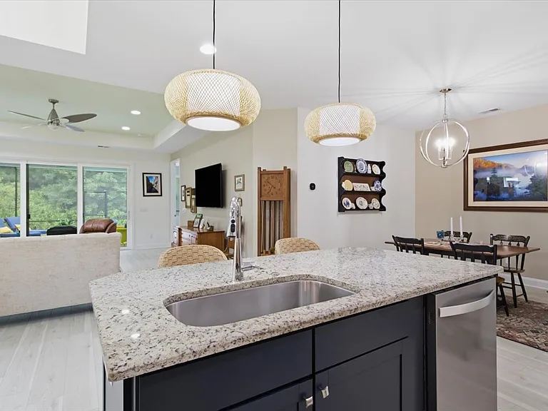 511 Landshark Blvd — Photo 4