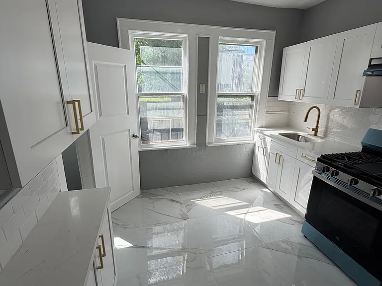 192 Mapes Ave #1 — Photo 1