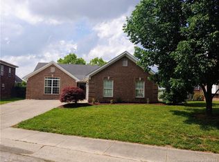 1604 Sterling Oaks Dr, Sellersburg, IN 47172