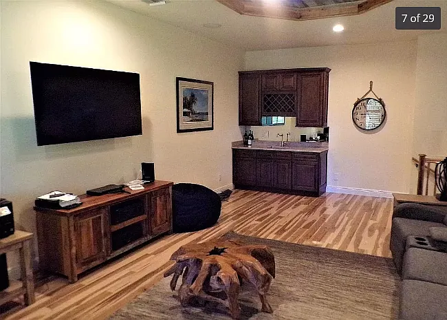 3 bed, 2300 sqft, $4,200 — Photo 4