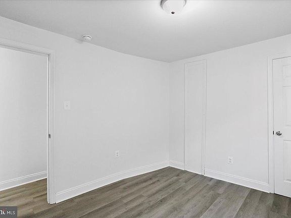 5th image of 100 & 102 S Kentucky Ave #100