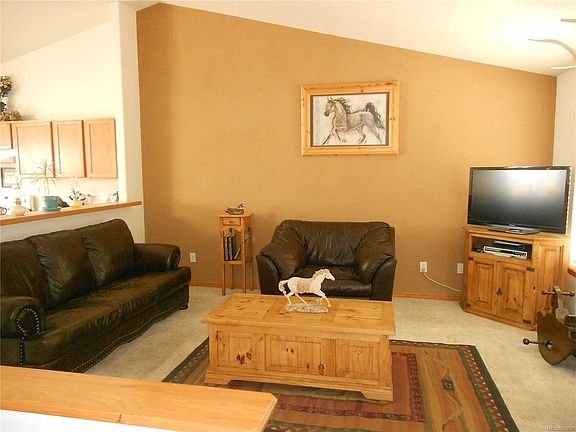 4th image of 400 Harrow Ln