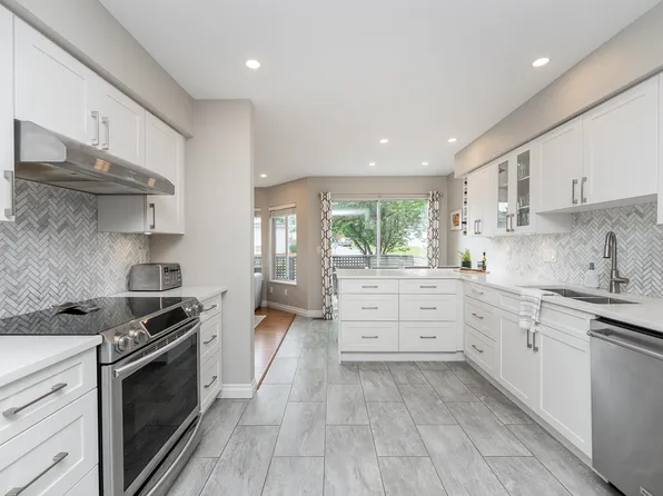 1271 Lasalle Pl #42, Coquitlam, BC V3B 7C8