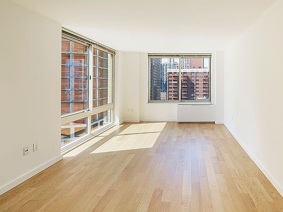 3rd image of 260 W 54th St APT 38g