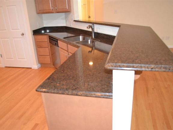 5th image of 954 S Sara Ct