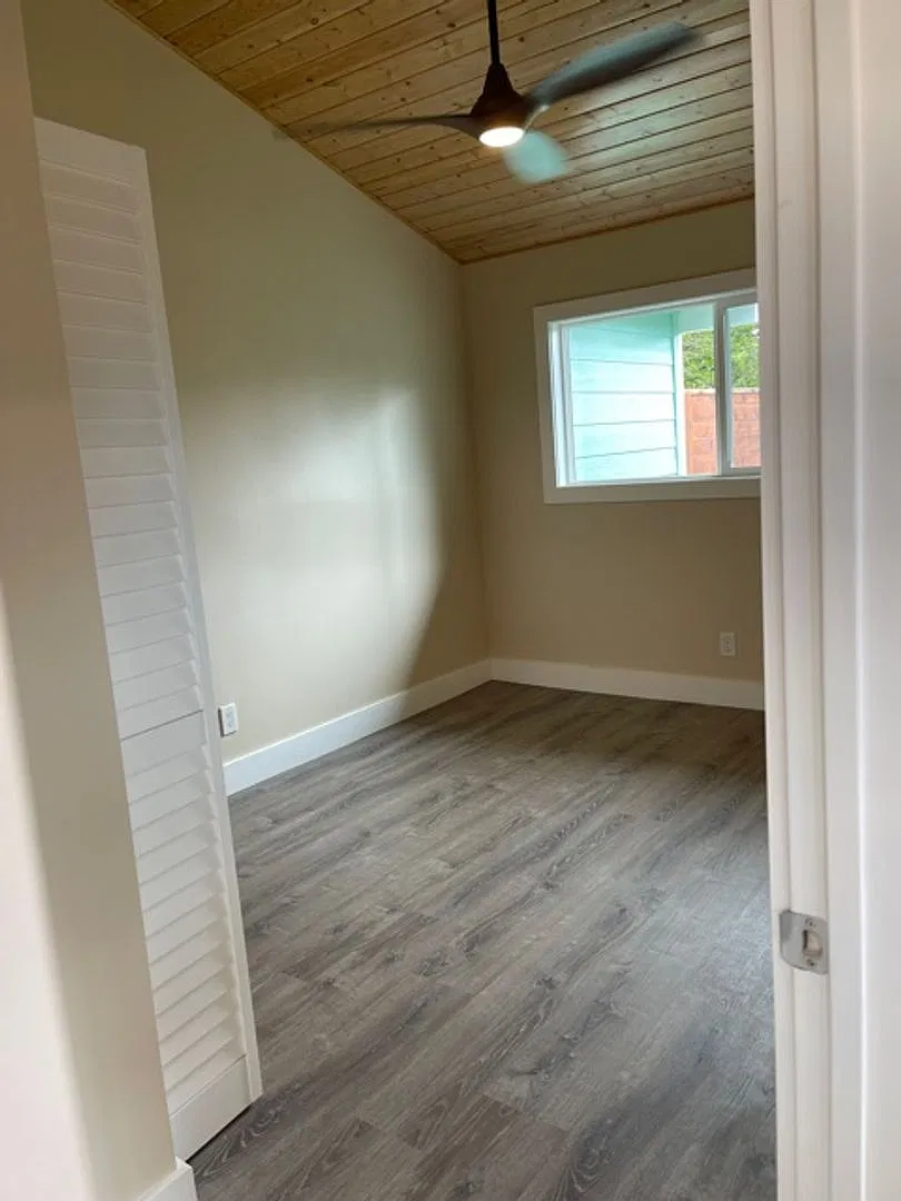 115 S. Holokai Road: Multi-Family — Photo 3