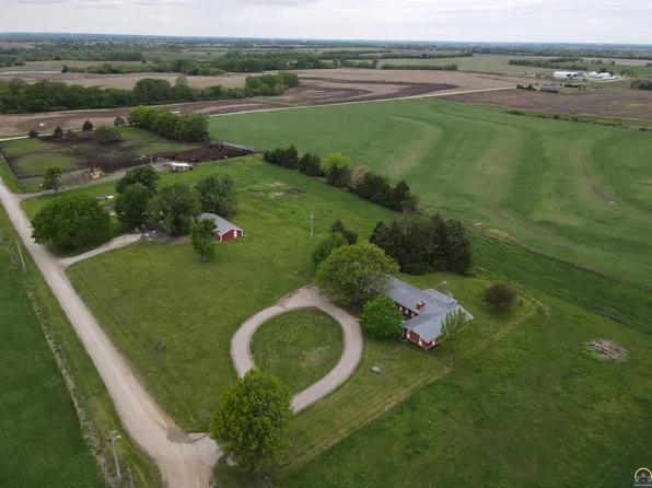15358 294th Rd, Whiting, KS 66552