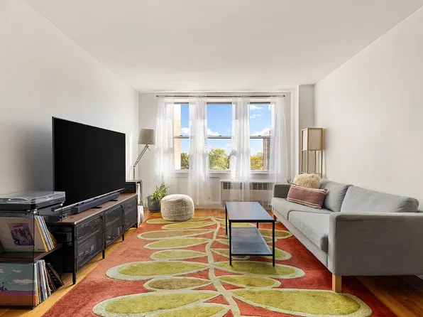 495 East 7th Street image 1 of 8