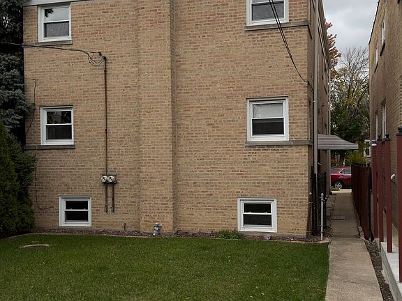 2nd image of 2706 N Melvina Ave Unit 2