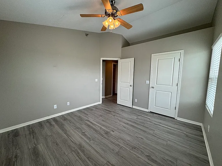 18159 Hayes Plz — Photo 15