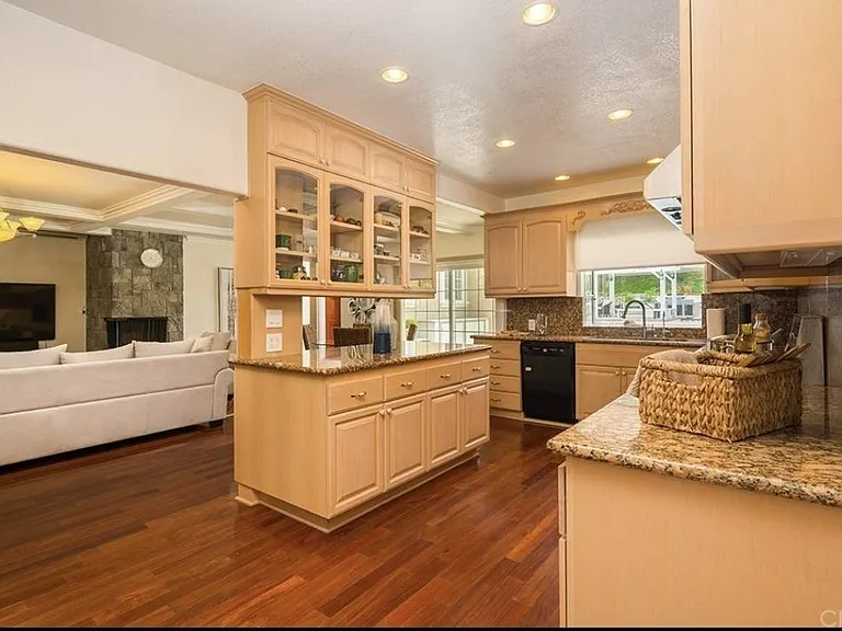 1509 Hollencrest Dr — Photo 12