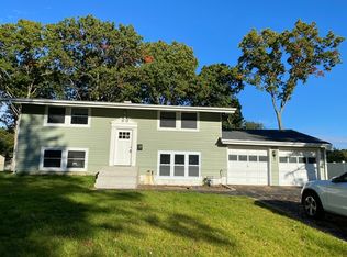 17 Stalker Ln, East Setauket, NY 11733