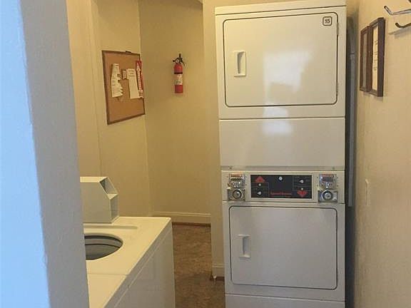 5th image of 4400 Gaston Ave APT 17