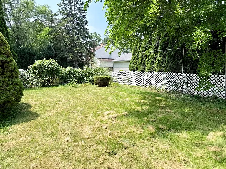 10 Mayflower Rd — Photo 20