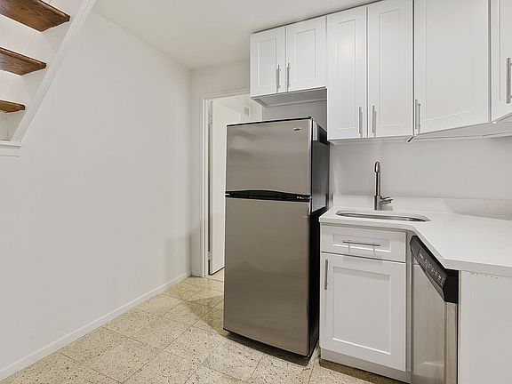 3rd image of 123 E 54th St #*3g