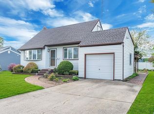 69 Salem Ave, West Babylon, NY 11704