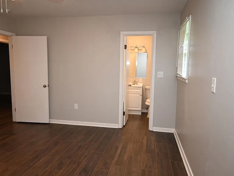 721 Maple St — Photo 17