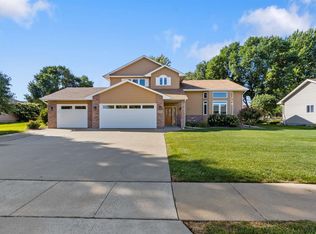 7205 W 32nd St, Sioux Falls, SD 57106