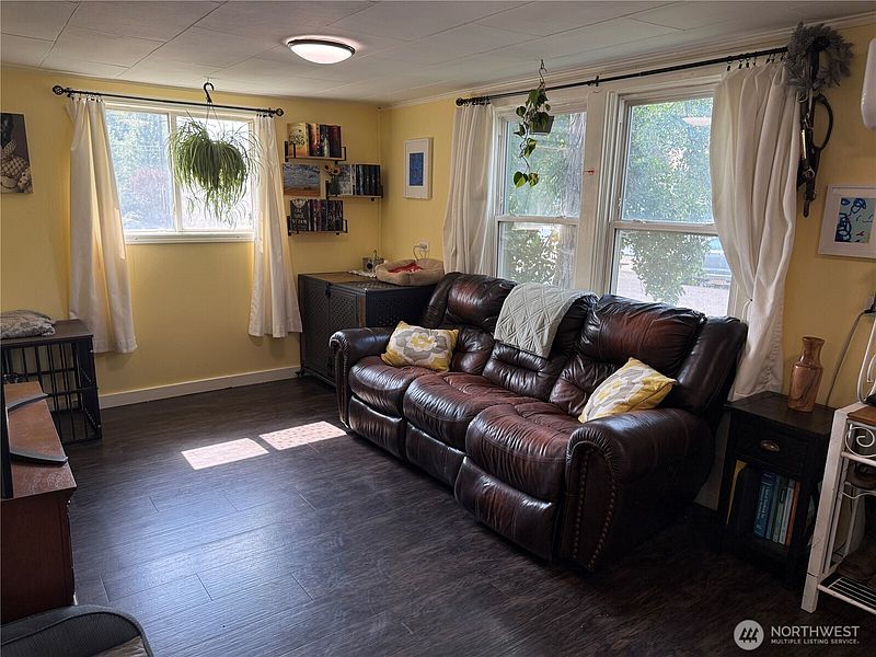 2nd image of 417 W Clay