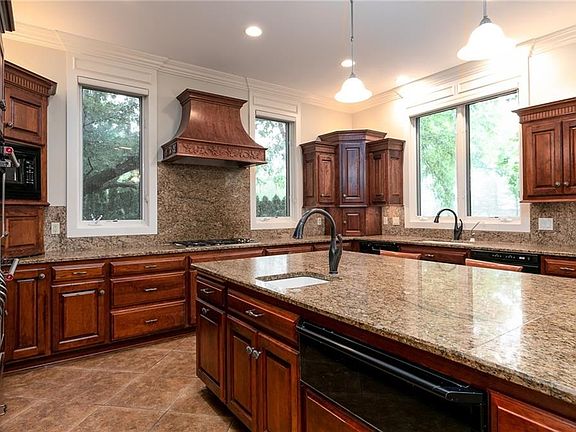 5th image of 6413 Augusta Pl