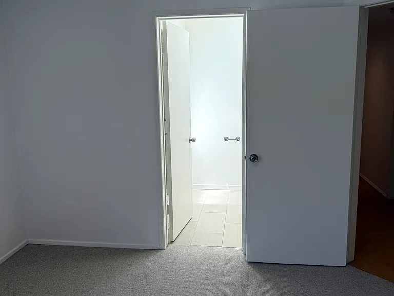 546 N Flores Street — Photo 25