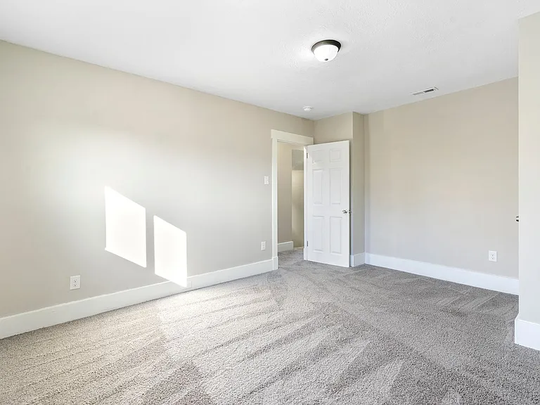 329 Quincy Ave — Photo 23