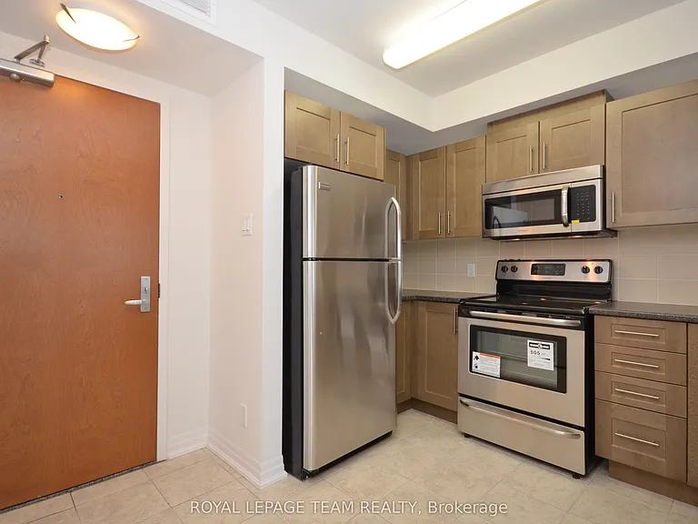 242 Rideau St #404 — Photo 19