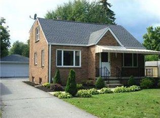 101 Richfield Rd, Williamsville, NY 14221