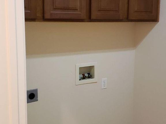 5th image of 2915 Maybrook Dr